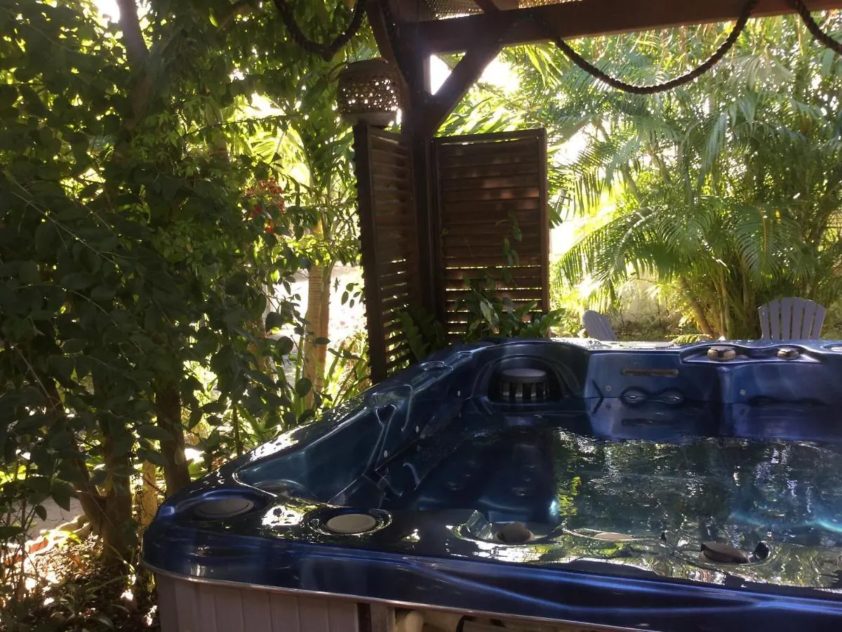 Les Nuits Galantes Mandevilla Maison Privee Avec Jacuzzi Saint-Francois  Ferienhaus